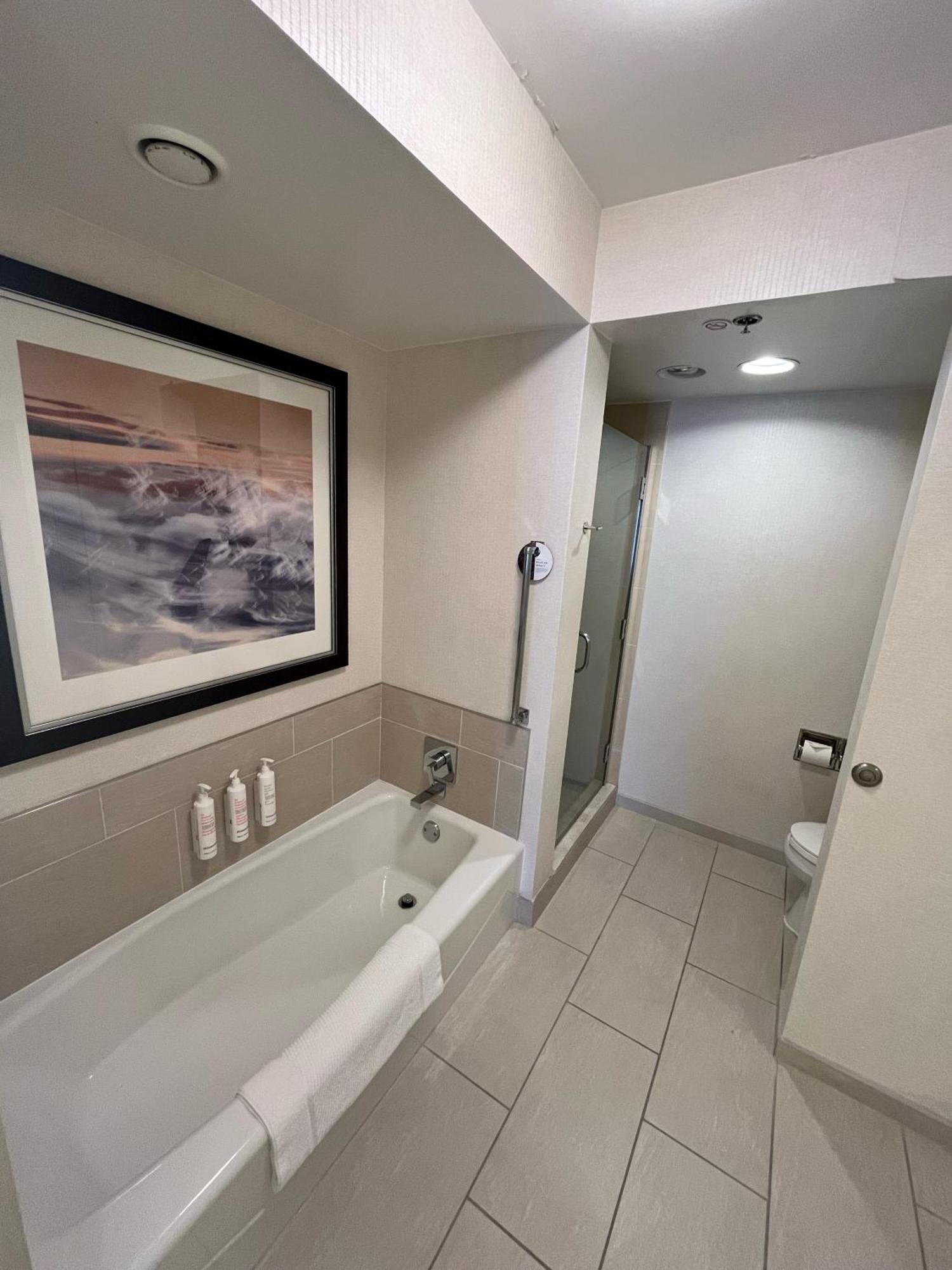 Chicago Marriott Suites O'Hare Rosemont Exterior photo